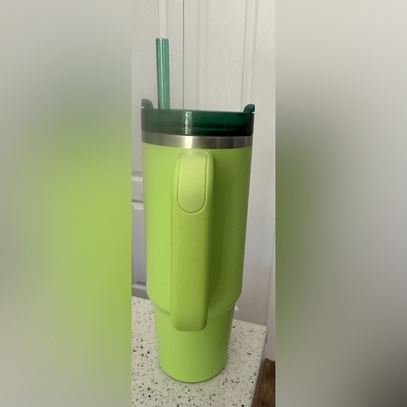 Stanley X Starbucks 30oz Latam/Mexico Spring 2025
Lime Green - Picture 2 of 6